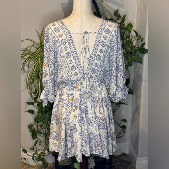 Olivaceous Elegant Blue and Cream Floral Mini Dress - Picture 2 of 7